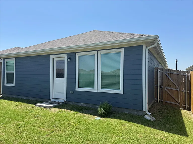 6533 Middlebury Dr — Photo 24