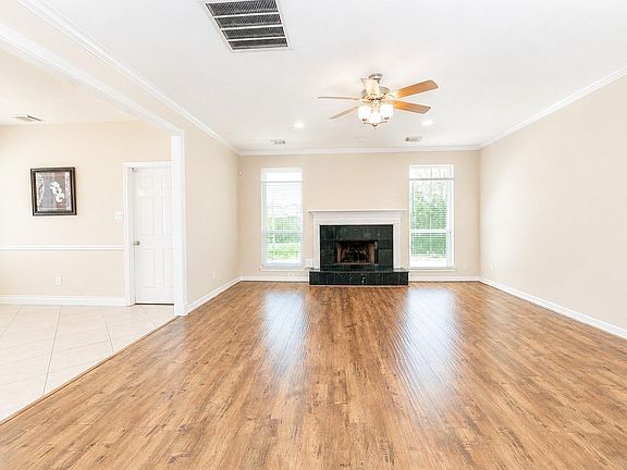 4th image of 1727 Park Forest Dr