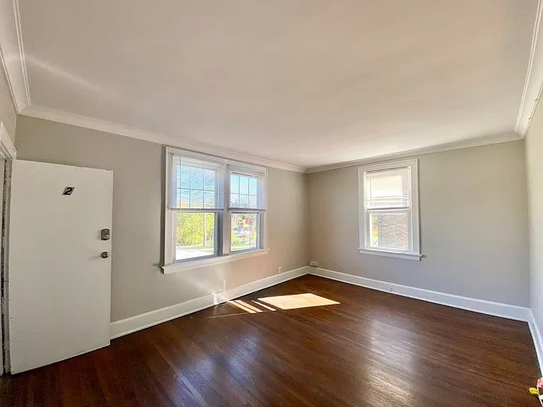 1029 Dana Apts — Photo 14