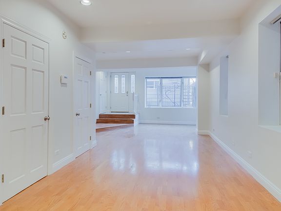 4th image of 2647 N Southport Ave #B