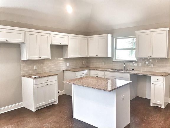 3rd image of 715 Jonelle Ave