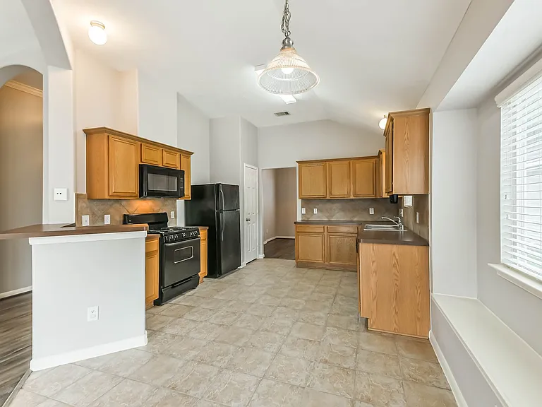 13831 Hillingdale Ln — Photo 8
