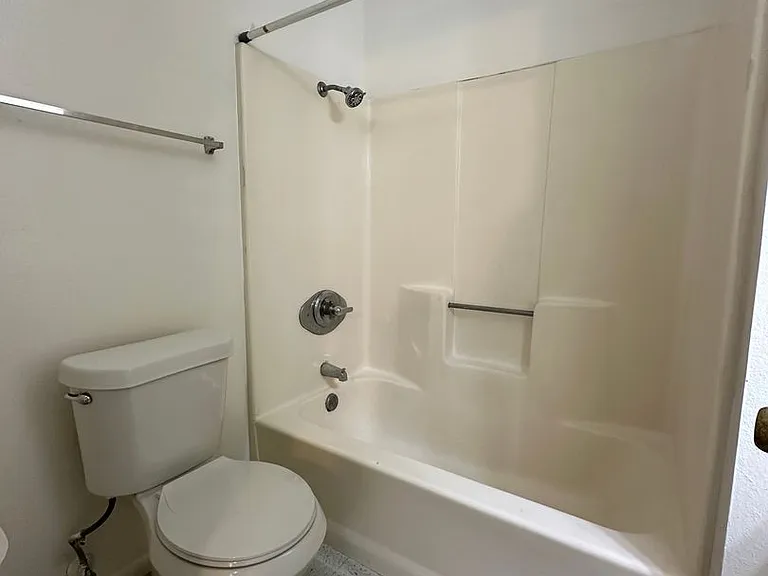 1128 E. Main St Apts. — Photo 5