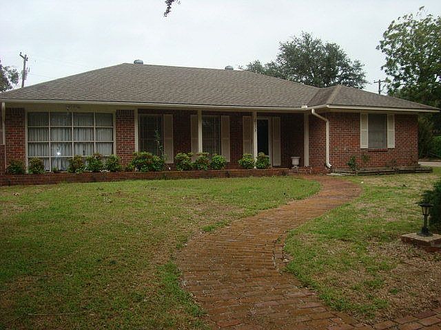 1st image of 2113 Hillcrest Dr