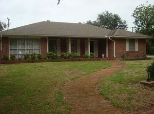 2113 Hillcrest Dr, Bay City, TX 77414
