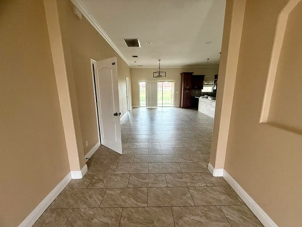 4 bed, 3.0 bath, 2182 sqft, $2,850 — Photo 2