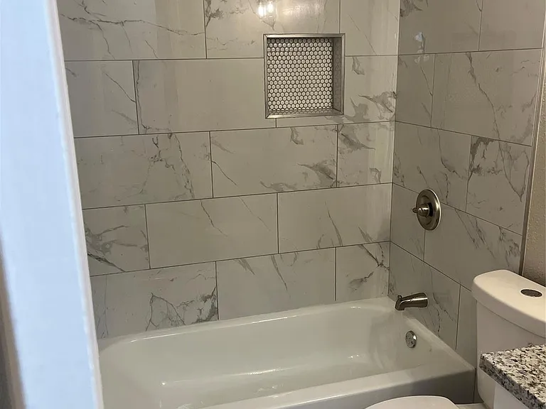 402 Thompson Dr — Photo 17