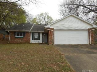 2001 Tanglewood Ln, Muskogee, OK 74403