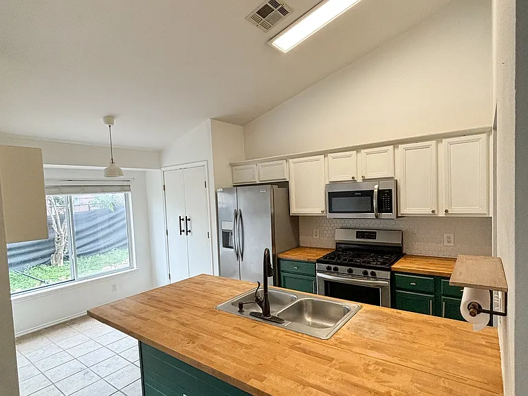 3305 Reta Cv — Photo 8