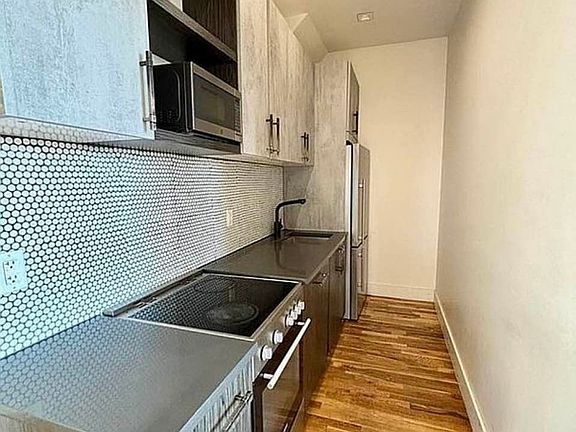 4th image of 181 Troutman St APT 4B
