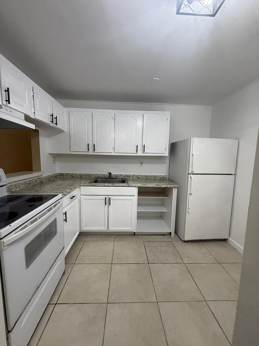 Building Photo - 4334 NW 9th Ave #7-3F