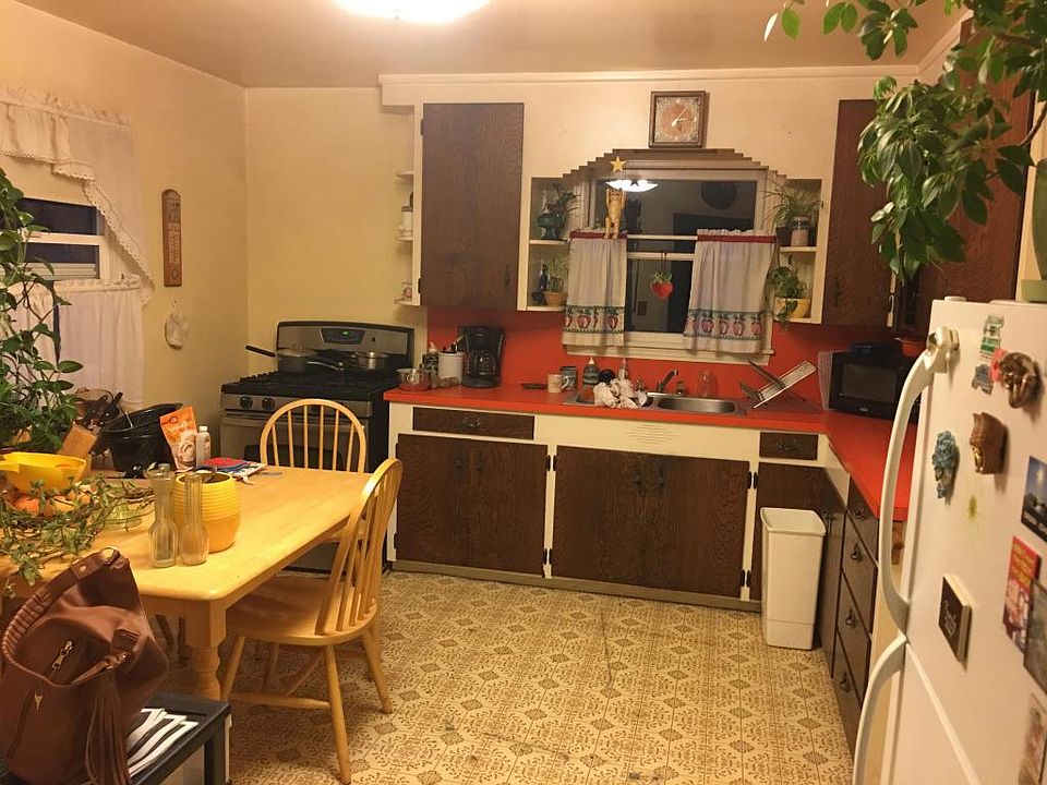 2nd image of 3020 Park St