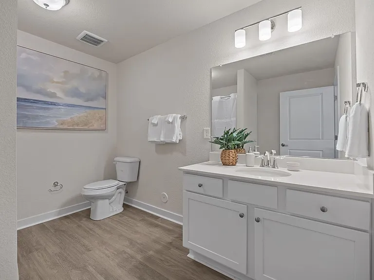 Harbor Village Apartments — Photo 19