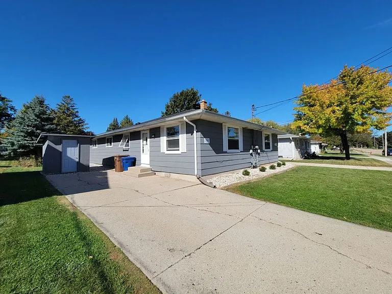 970 Grove St — Photo 1