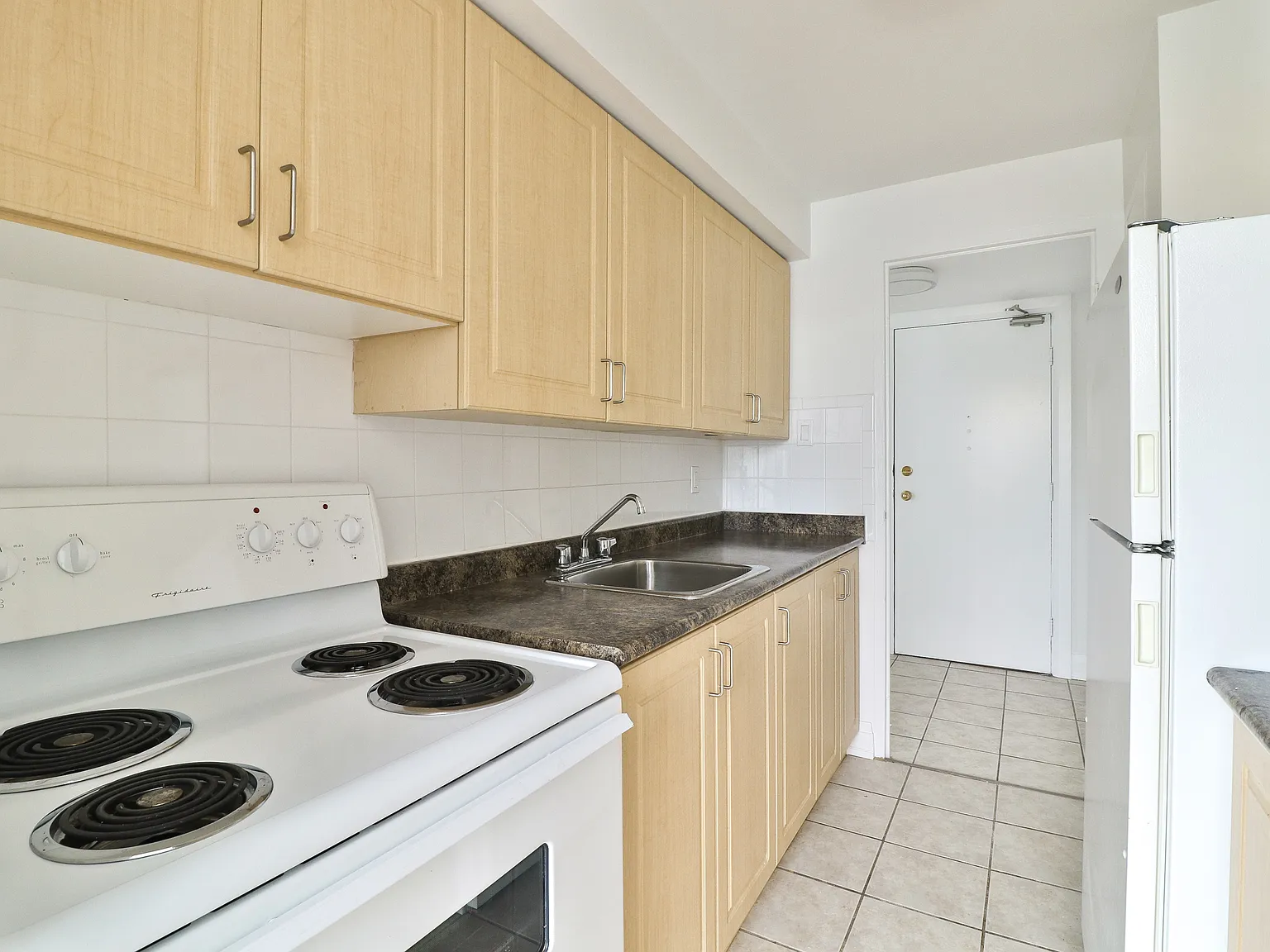 484 Avenue Road Toronto — Photo 2