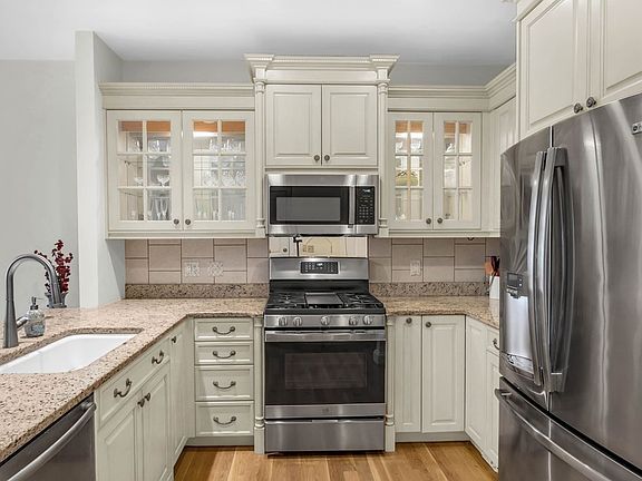 4th image of 900 Lynnfield St Unit 39