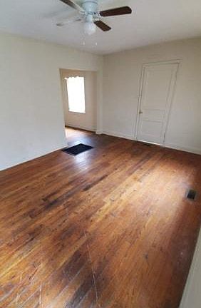 2nd image of 3430 Henry Ave
