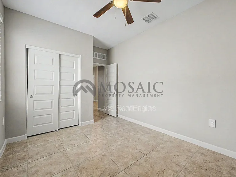 10617 S 54th Ln — Photo 19