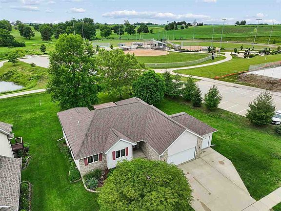 3rd image of 228 Scott Dr
