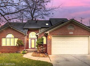 6752 Redford Cir, Troy, MI