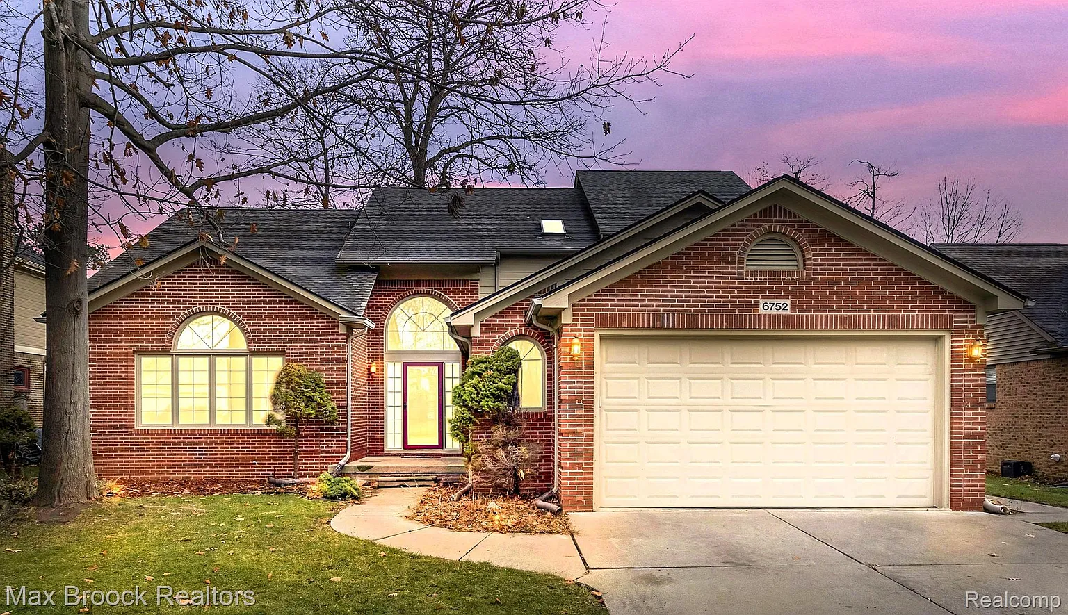 6752 Redford Cir photo 1