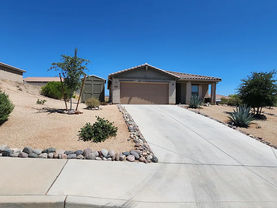 70 Cottonwood Ln