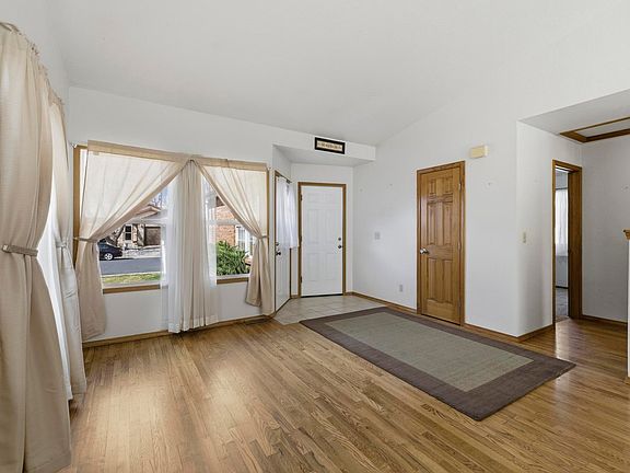 3rd image of 240 Wadsworth Cir
