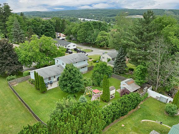 4th image of 15 Fairview Avenue