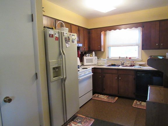 4th image of 667 N Grandview Dr
