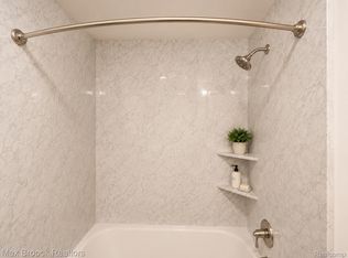 21613 Wallace Dr, Southfield, MI 48075
