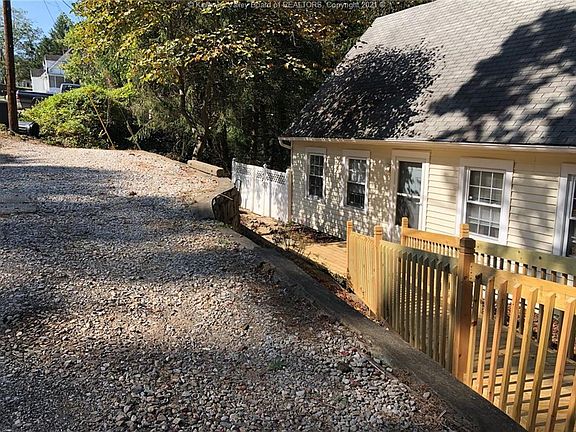 3rd image of 1719 Edgewood Dr