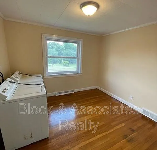 1542 N Tremont Dr — Photo 7