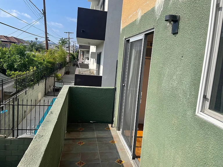 439 South Hobart Apartments — Photo 9