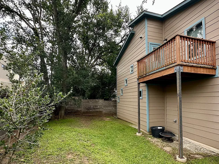 5300 Samuel Huston Ave #B — Photo 15
