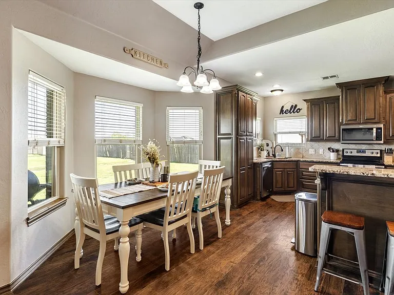 8398 SW Sun Valley Dr — Photo 9