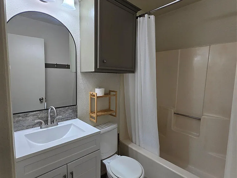 502 Sturgis St #B — Photo 13