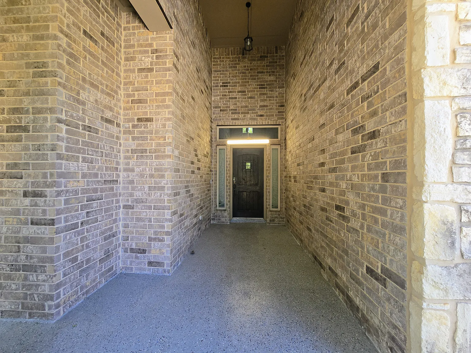 3 bed, 2758 sqft, $2,700 — Photo 3