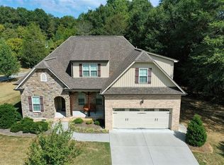 160 Windsong Dr, Clemmons, NC 27012