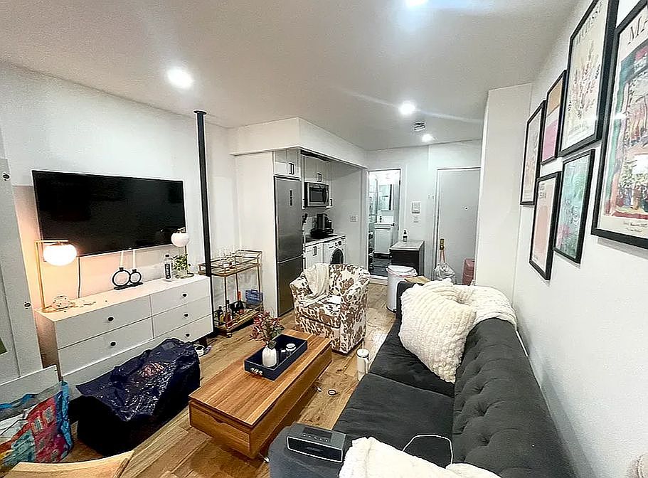 1st image of 103 Saint Marks Pl #4R