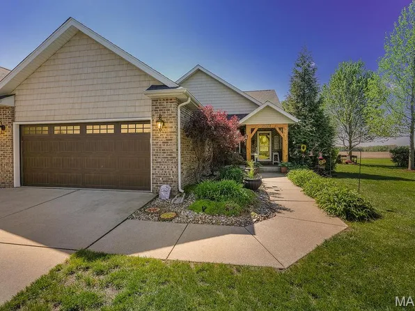 18074 W Oxford Rd, Staunton, IL 62088