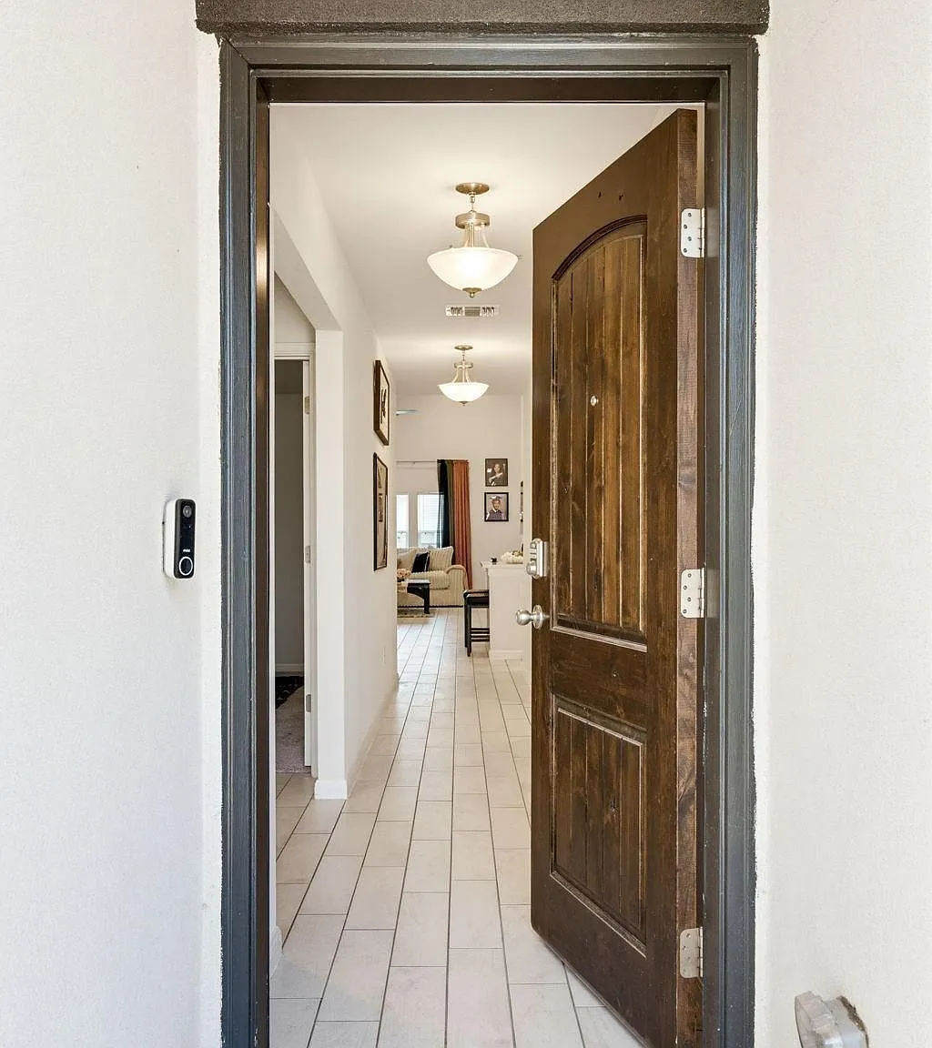 4 bed, 2.0 bath, 2013 sqft, $2,600 — Photo 4