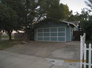13661 5th St, Parlier, CA 93648