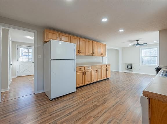2nd image of 413 Patrick Henry Dr