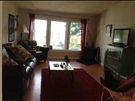 2090 Oak St — Photo 6