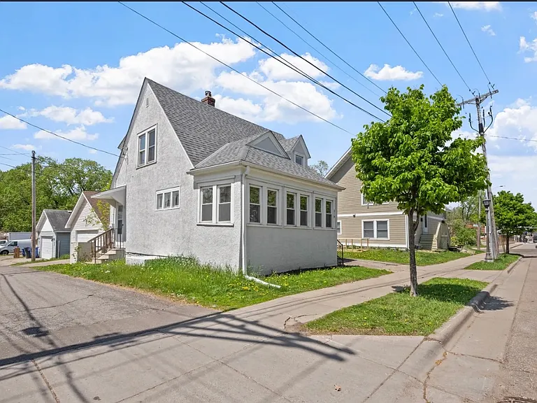 319 Earl St — Photo 17