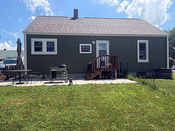2nd image of 379 Cherry St