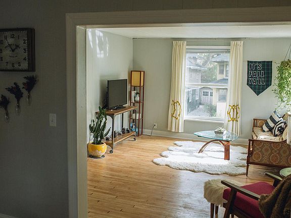 5th image of 349 Woodmere Ave SE #2