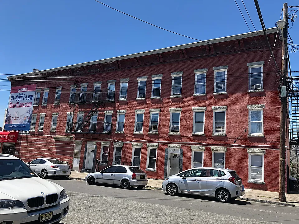 369 New St #8