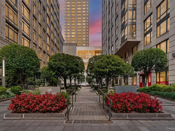 25 City Place #PHC, White Plains, NY 10601