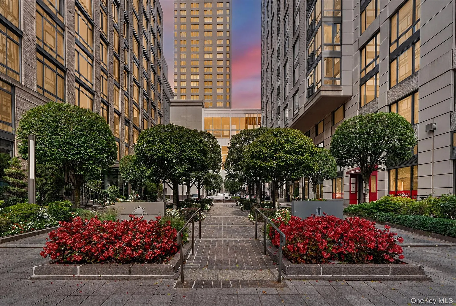 25 City Place #PHC photo 1